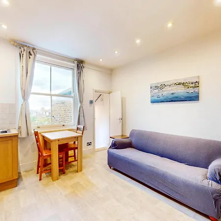 Apartamento 2-Bed Flat Steps To Wimbledon Park & Tube